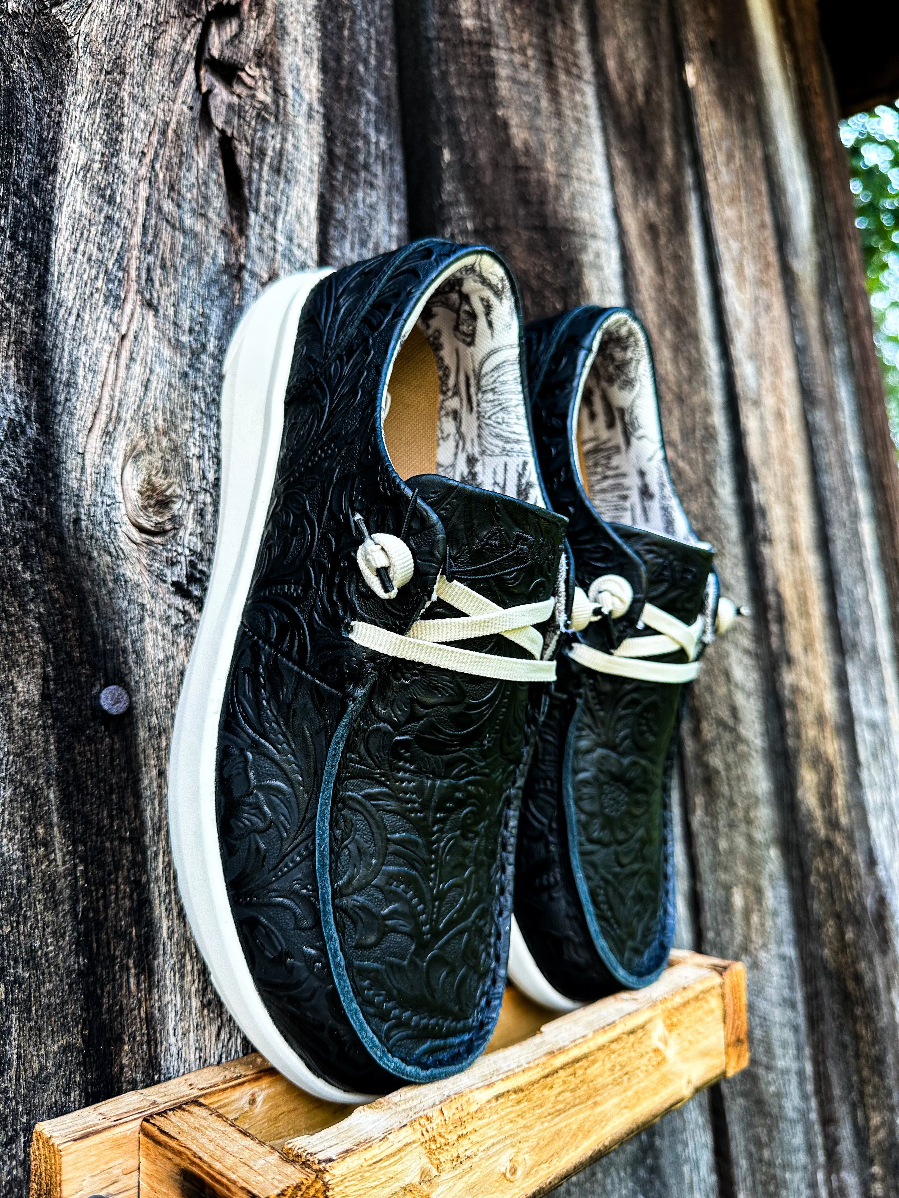 Black Floral Emboss Ariat Hilo