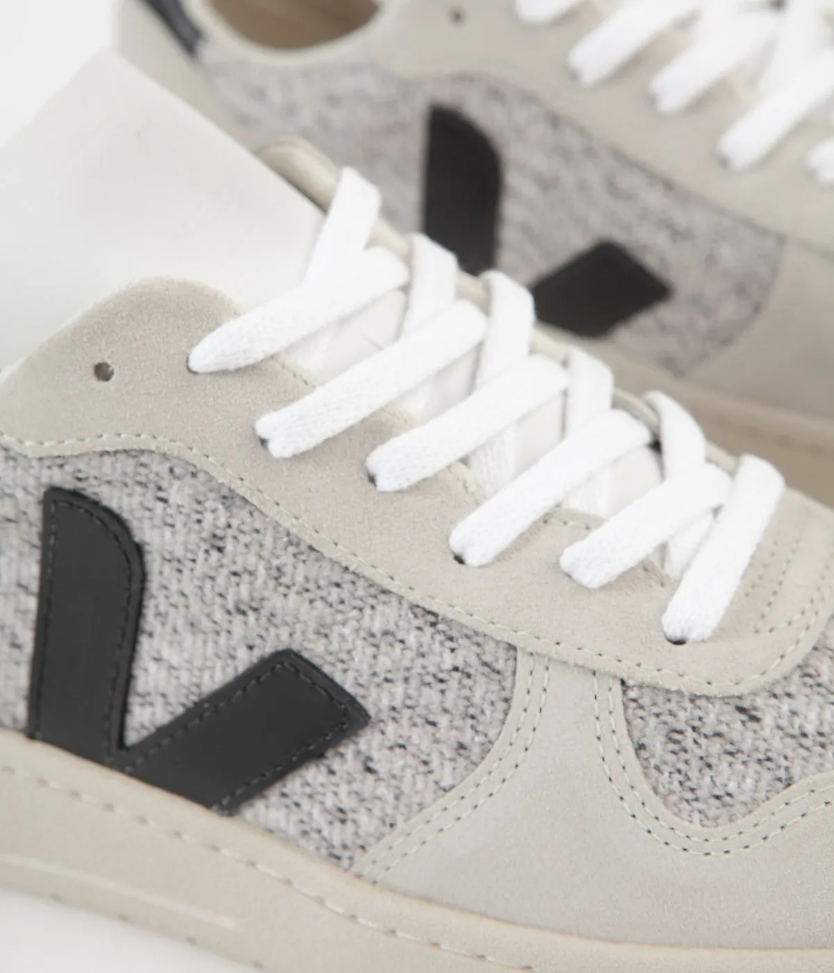 Veja V-10 Flannel Shoes - Snow / Black